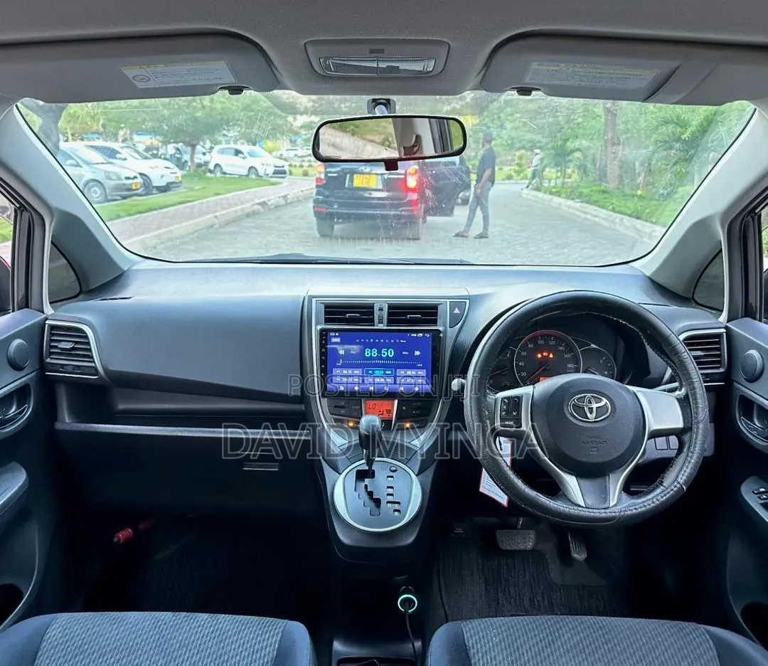 Toyota Ractis 2011 Black