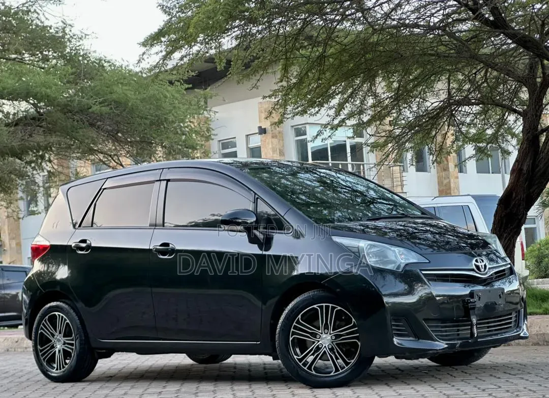 Toyota Ractis 2011 Black