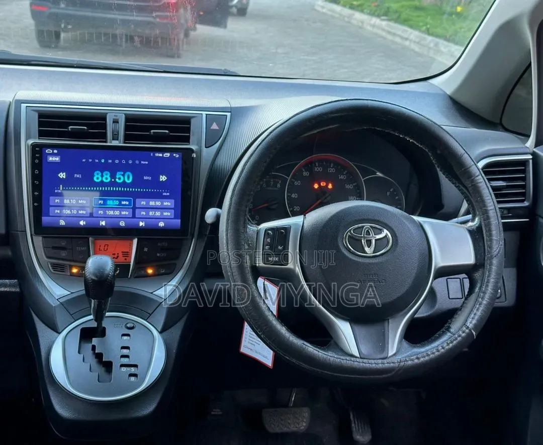 Toyota Ractis 2011 Black