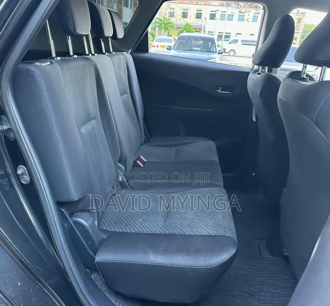 Toyota Ractis 2011 Black