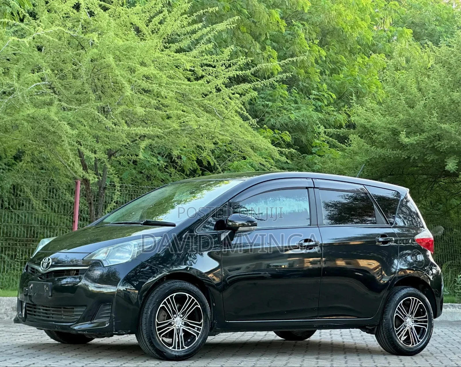 Toyota Ractis 2011 Black