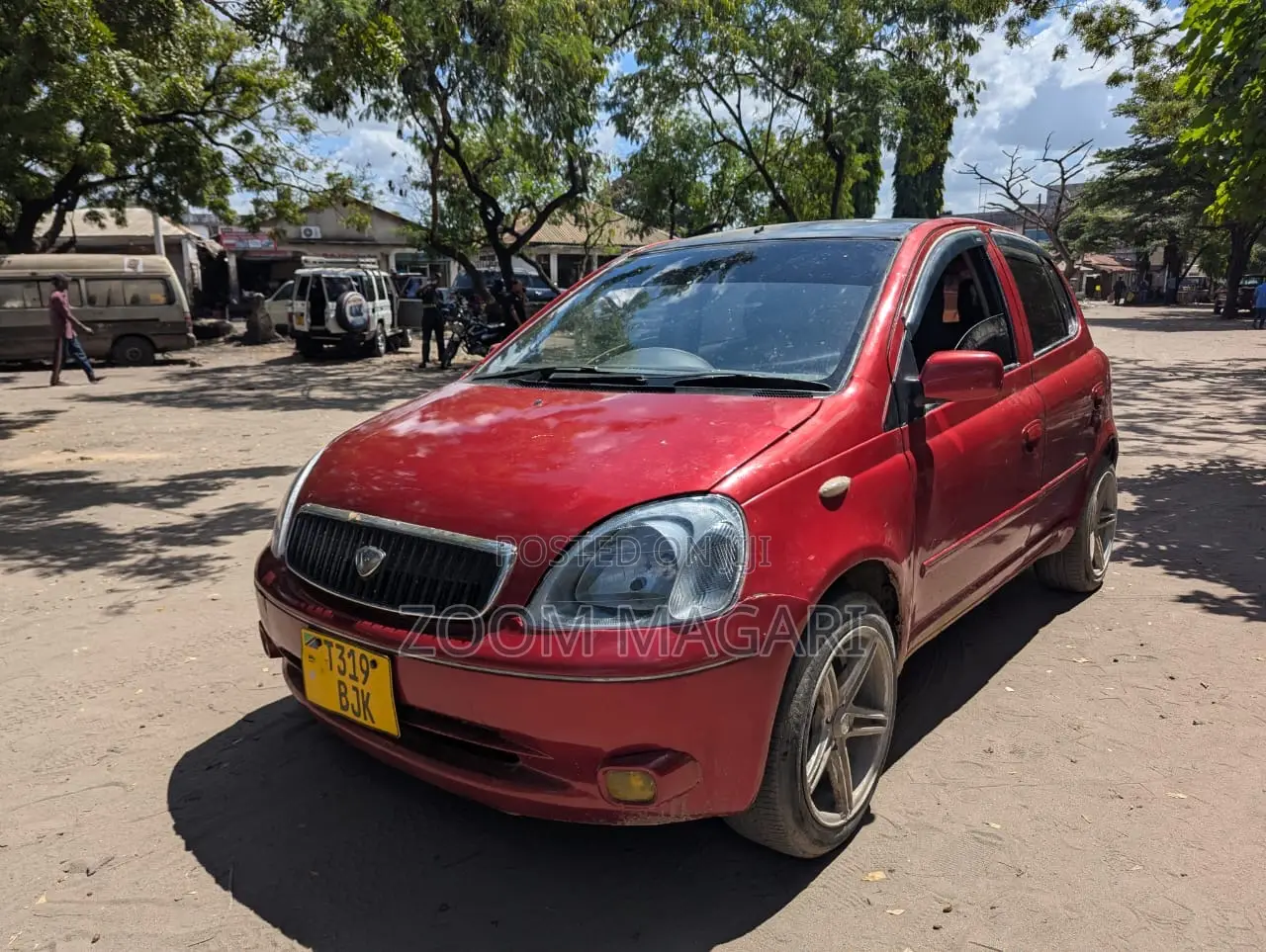 Toyota Vitz 2004 Red