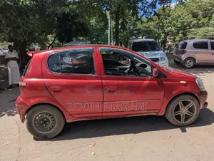 Toyota Vitz 2004 Red