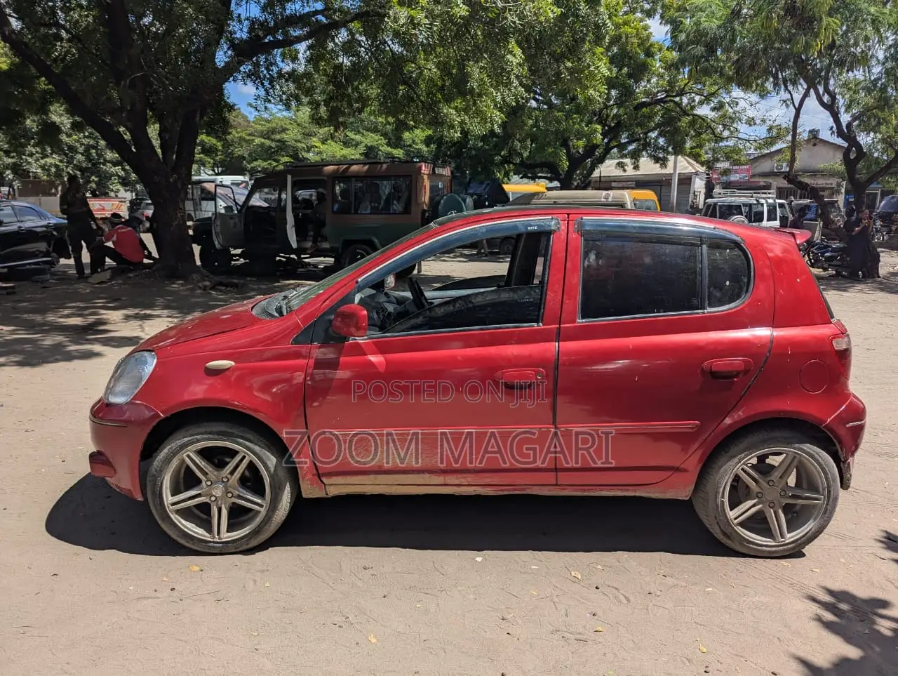 Toyota Vitz 2004 Red