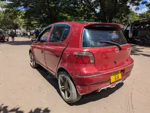 Toyota Vitz 2004 Red