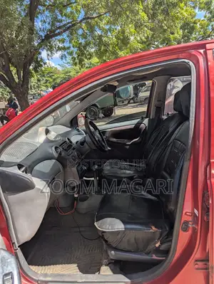 Toyota Vitz 2004 Red