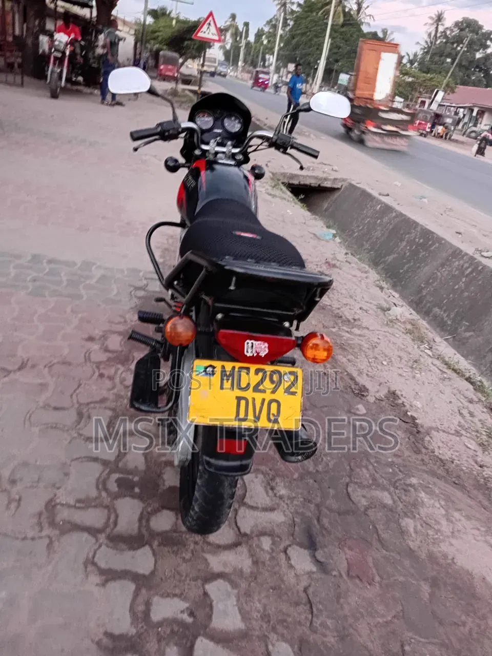 Bajaj Boxer X125 2020 Red