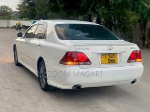 Toyota Crown Royale 2005 Pearl