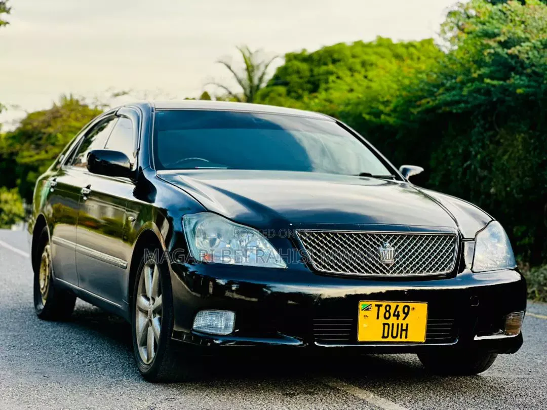 Toyota Crown Royale 2005 Black