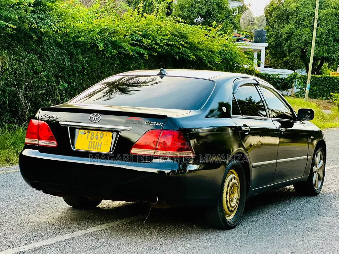 Toyota Crown Royale 2005 Black