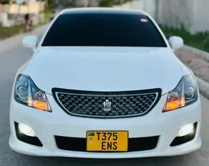 Toyota Crown 2010 White
