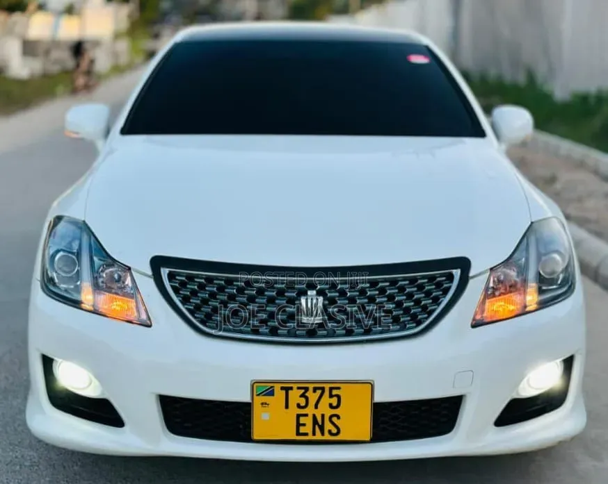 Toyota Crown 2010 White