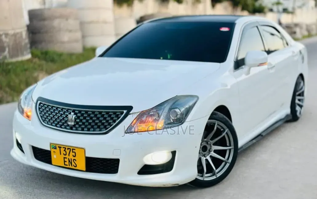 Toyota Crown 2010 White