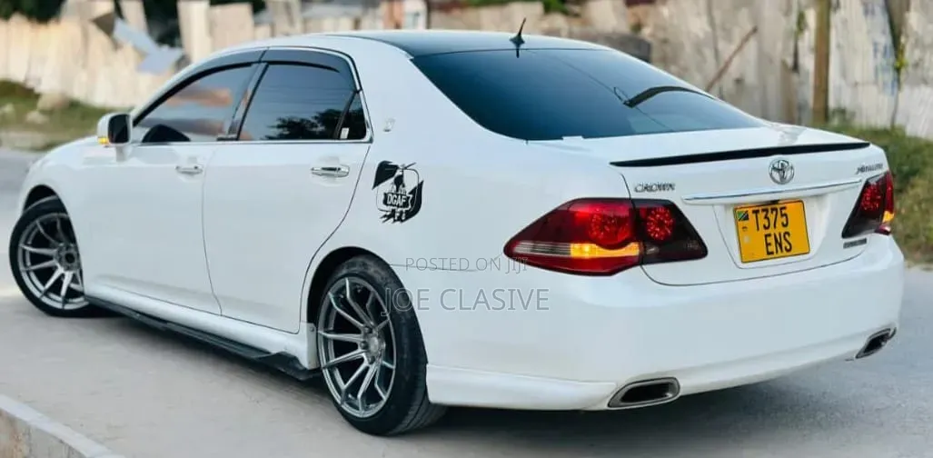 Toyota Crown 2010 White