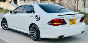 Toyota Crown 2010 White