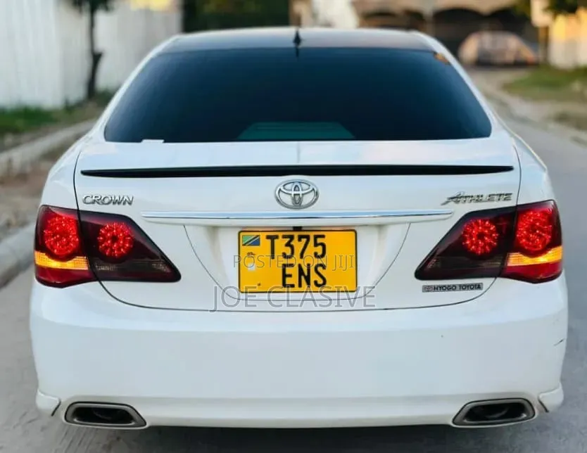 Toyota Crown 2010 White