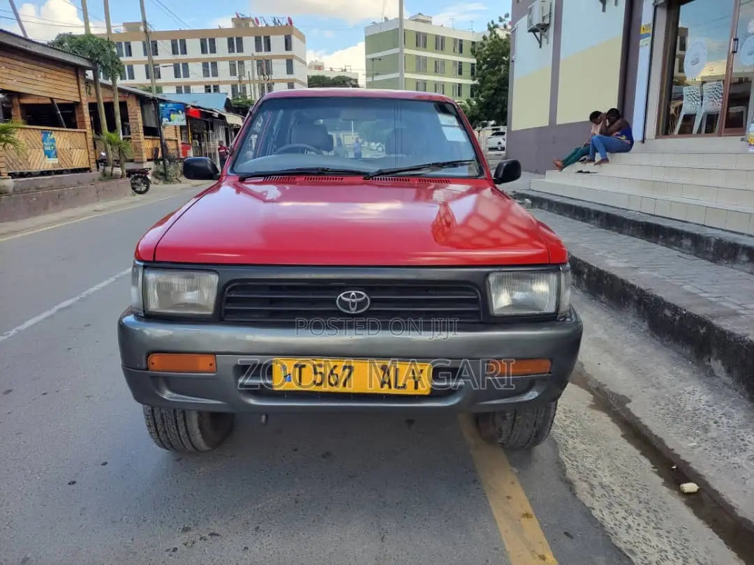 Toyota Hilux Surf 2000 Red