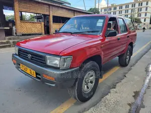 Toyota Hilux Surf 2000 Red