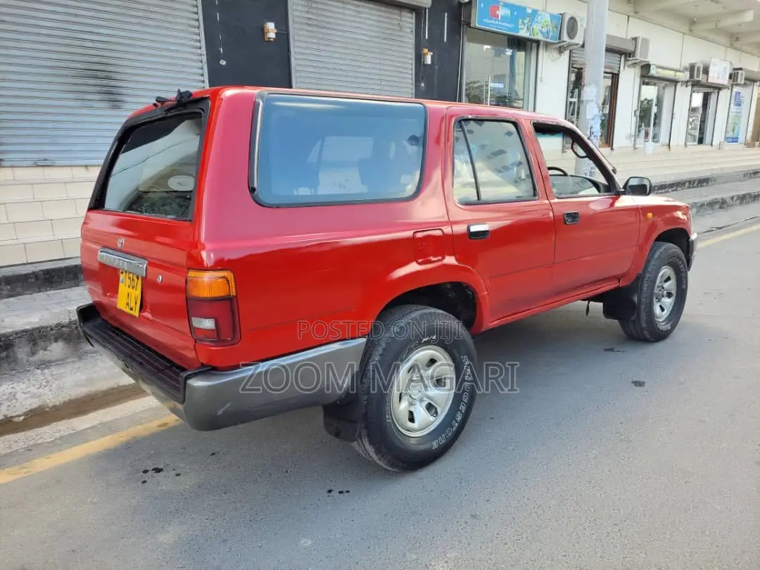 Toyota Hilux Surf 2000 Red