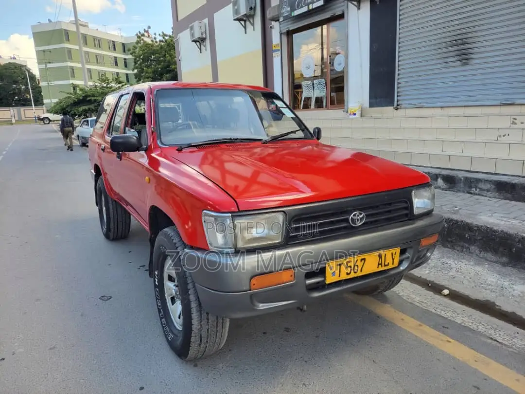 Toyota Hilux Surf 2000 Red