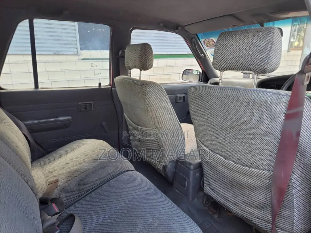 Toyota Hilux Surf 2000 Red