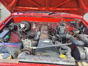 Toyota Hilux Surf 2000 Red