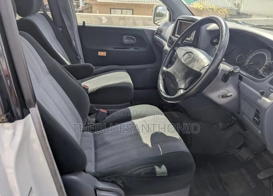 Toyota Noah 2001 White