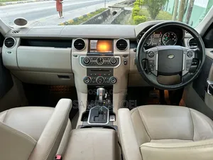 Land Rover Discovery 2011 Black