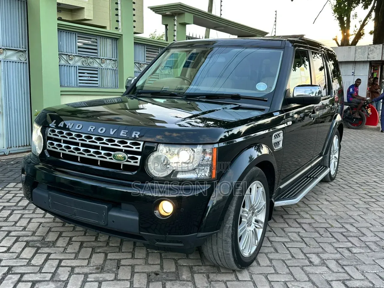 Land Rover Discovery 2011 Black