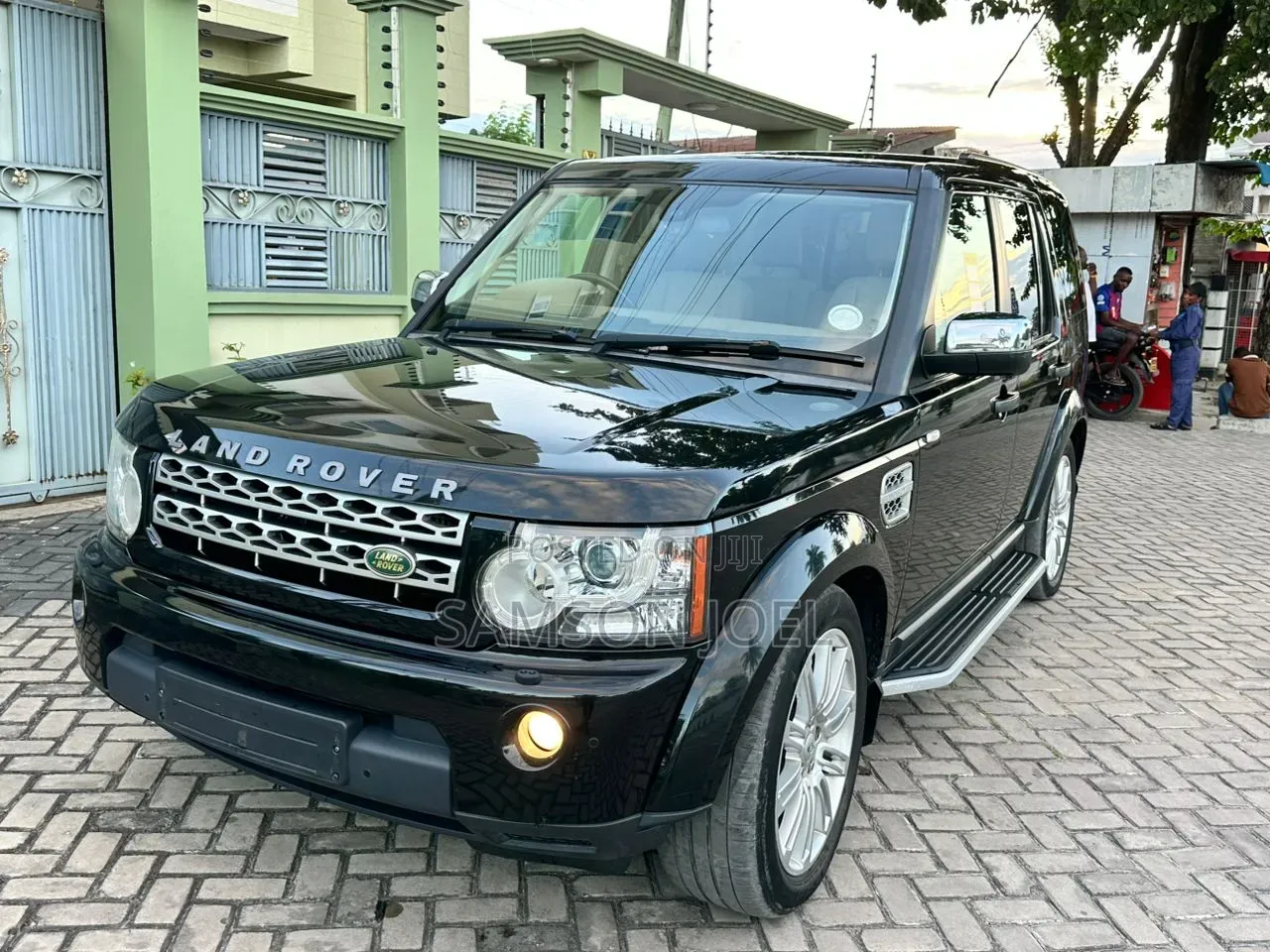 Land Rover Discovery 2011 Black