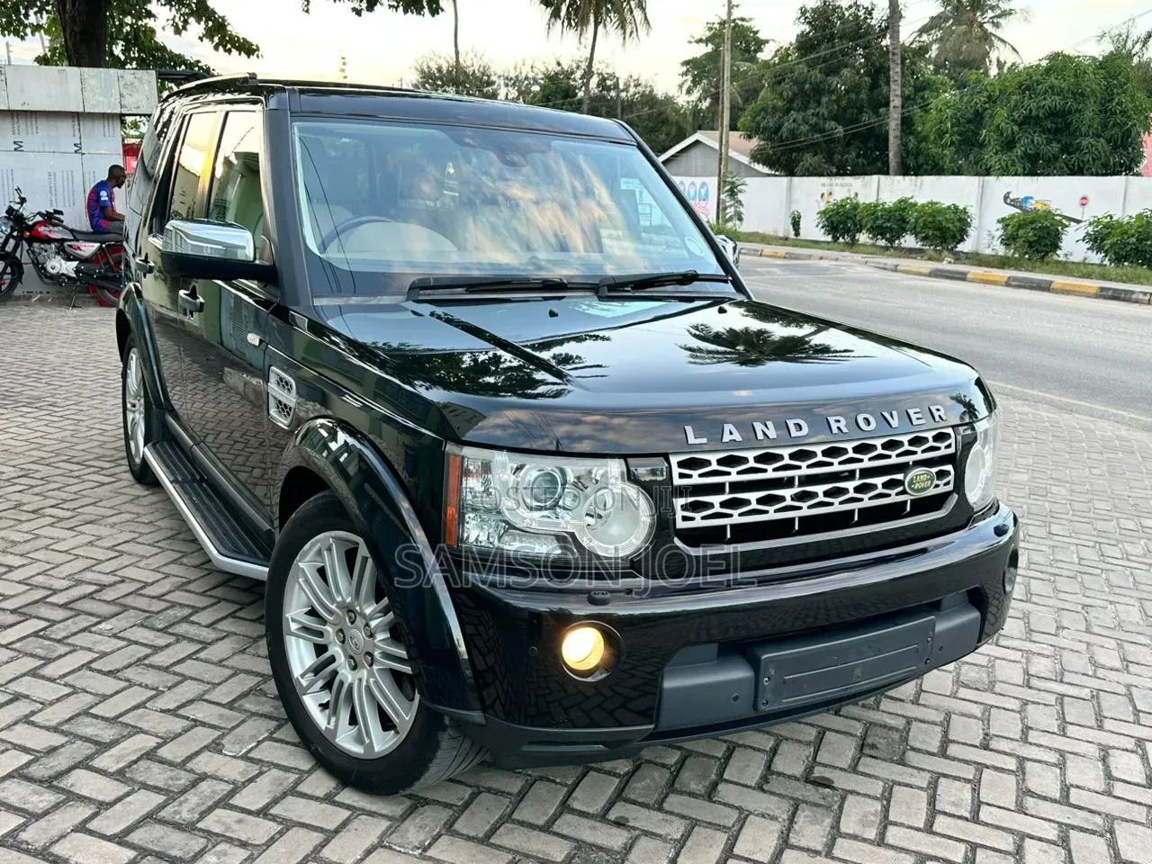 Land Rover Discovery 2011 Black