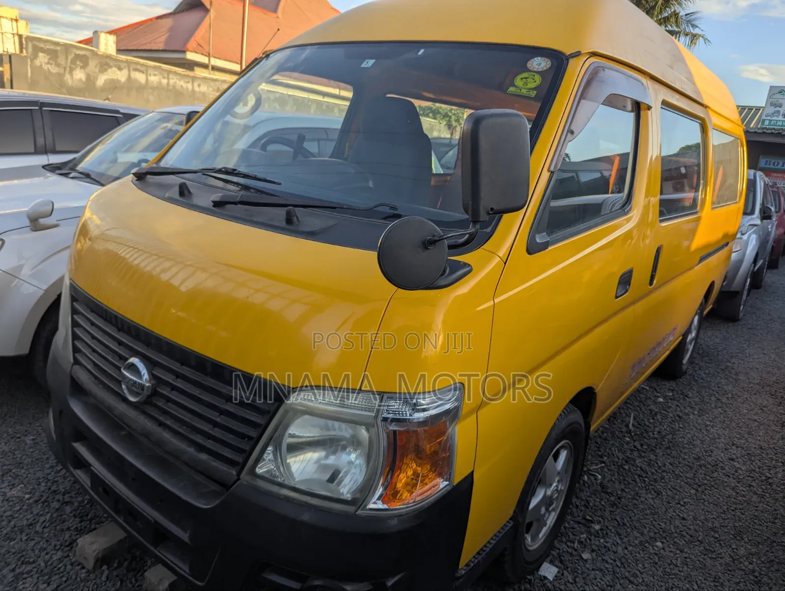 Nissan Caravan (Urvan) 2005 Yellow