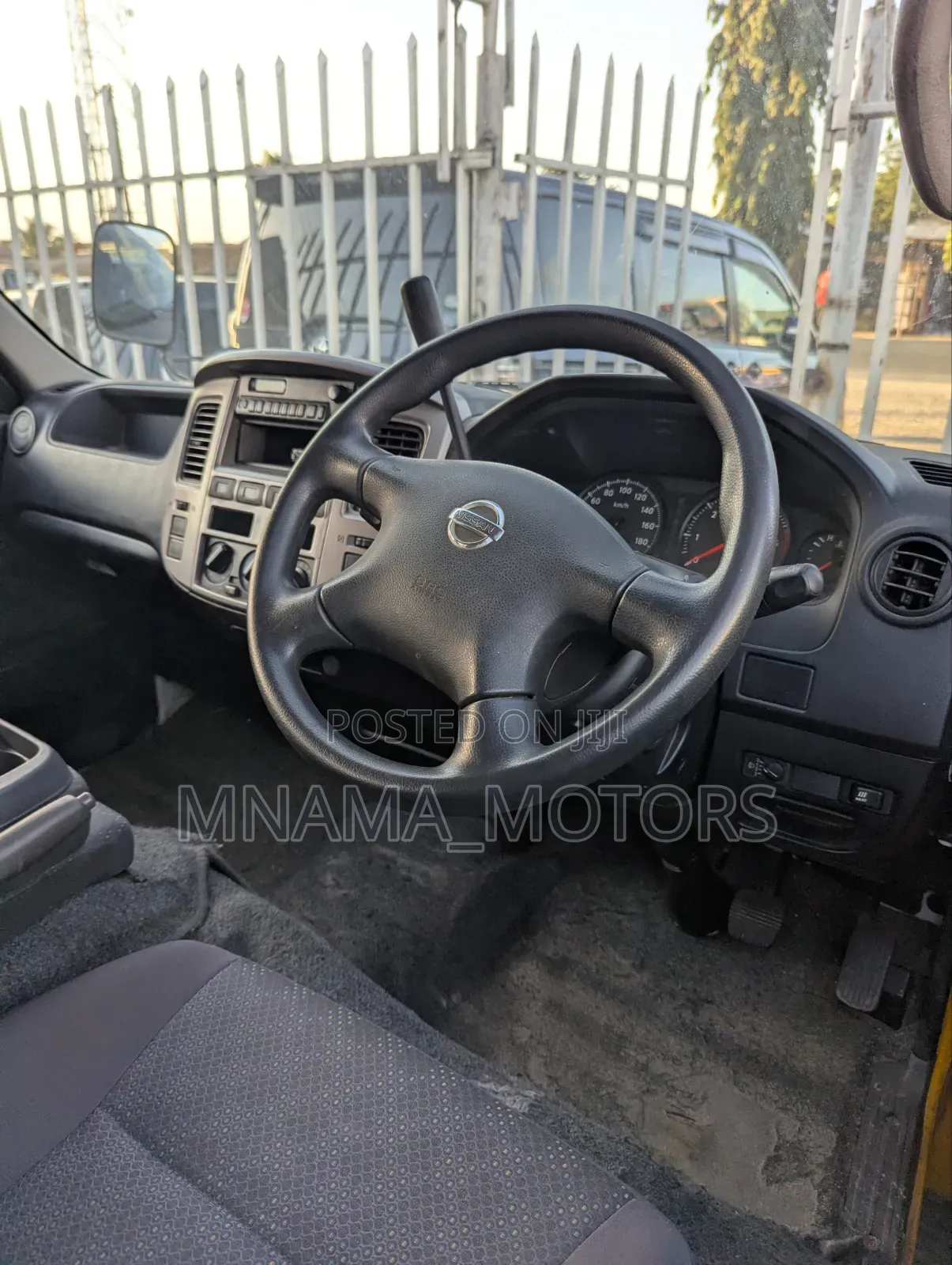 Nissan Caravan (Urvan) 2005 Yellow