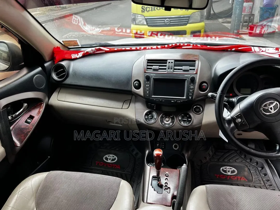 Toyota Vanguard 2009 Silver
