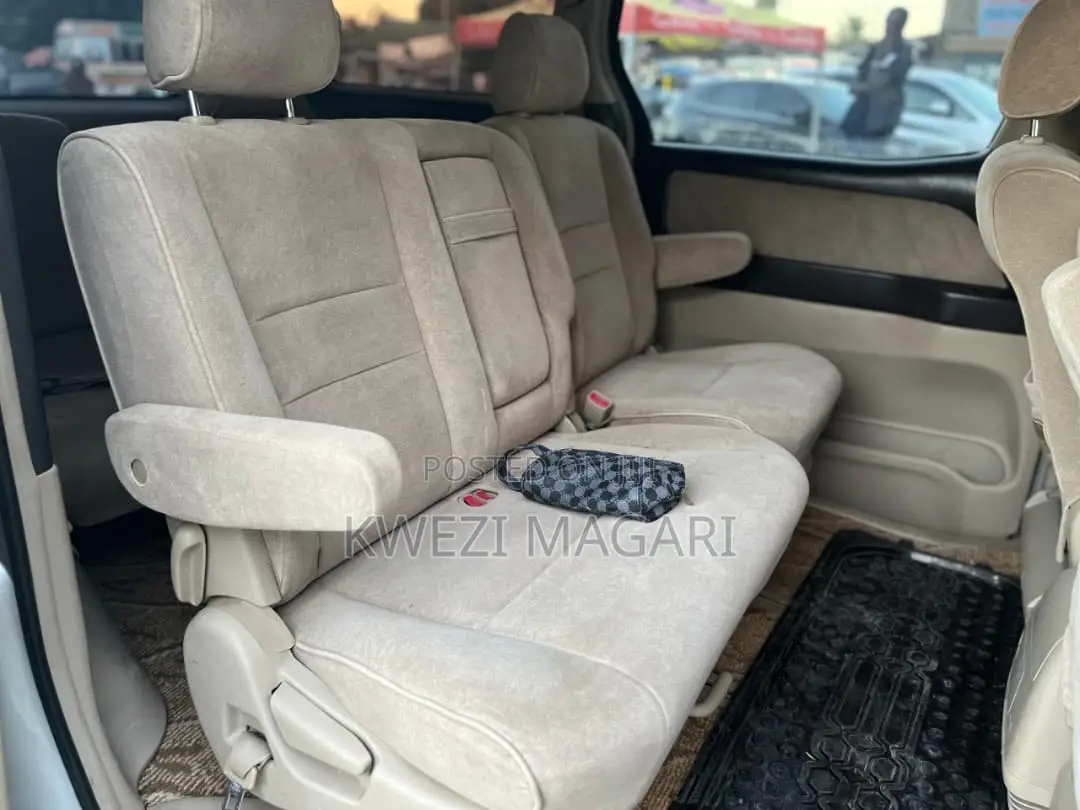Toyota Alphard 2004 Silver