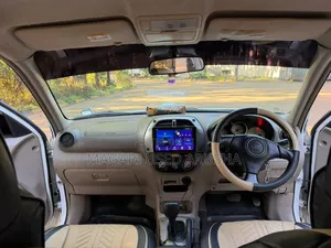 Toyota RAV4 2002 White