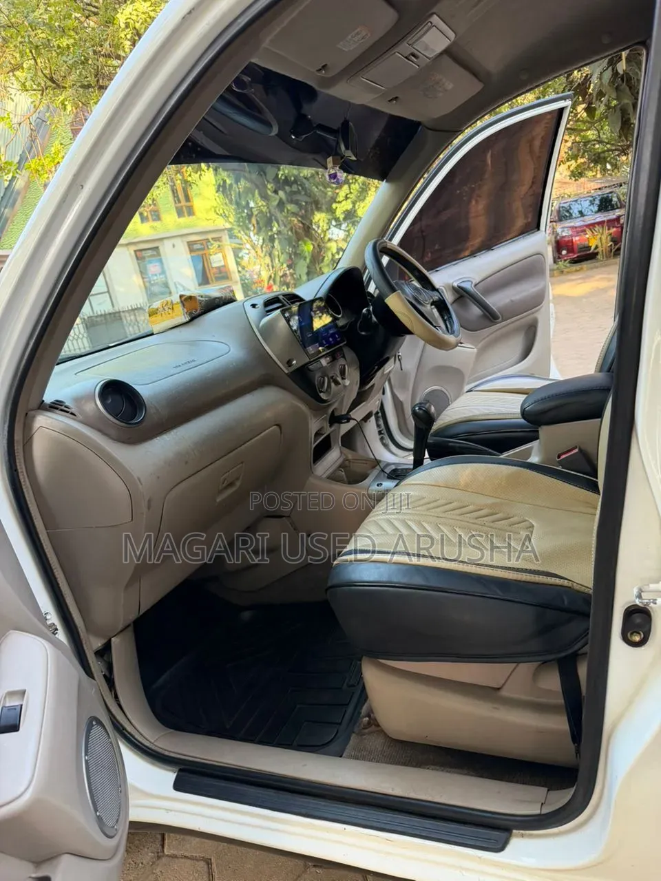 Toyota RAV4 2002 White