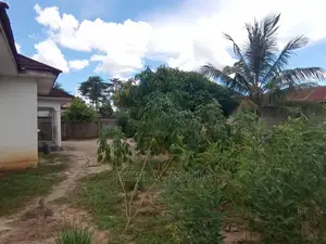 Nyumba Inauzwa, Ipo Mbagara Nzasa. Pia Ina Frame 8
