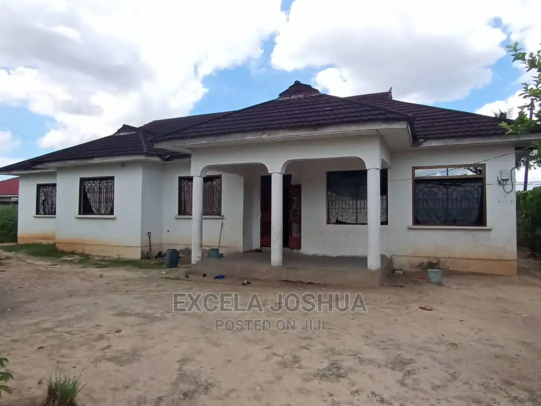 Nyumba Inauzwa, Ipo Mbagara Nzasa. Pia Ina Frame 8
