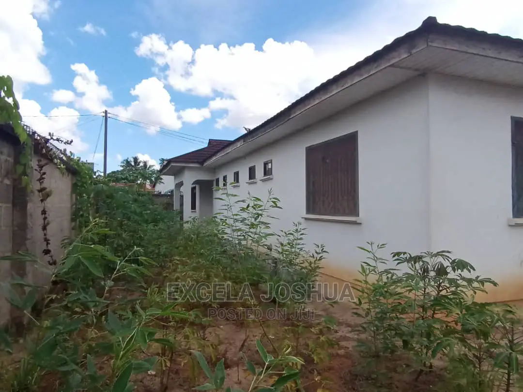 Nyumba Inauzwa, Ipo Mbagara Nzasa. Pia Ina Frame 8
