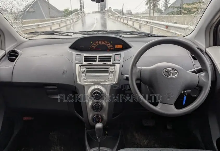 Toyota Vitz 2010 Black