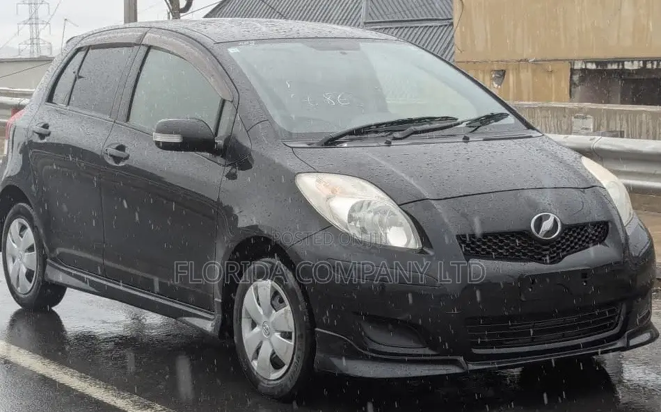 Toyota Vitz 2010 Black