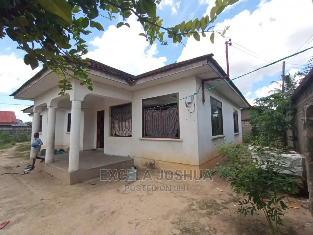 Nyumba Inauzwa, Ipo Mbagara Nzasa. Pia Ina Frame 8
