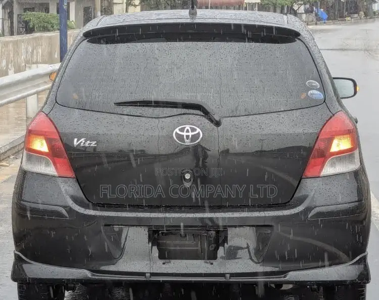Toyota Vitz 2010 Black