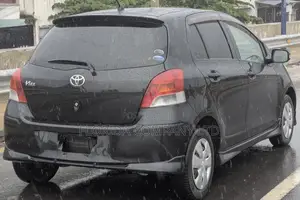 Toyota Vitz 2010 Black
