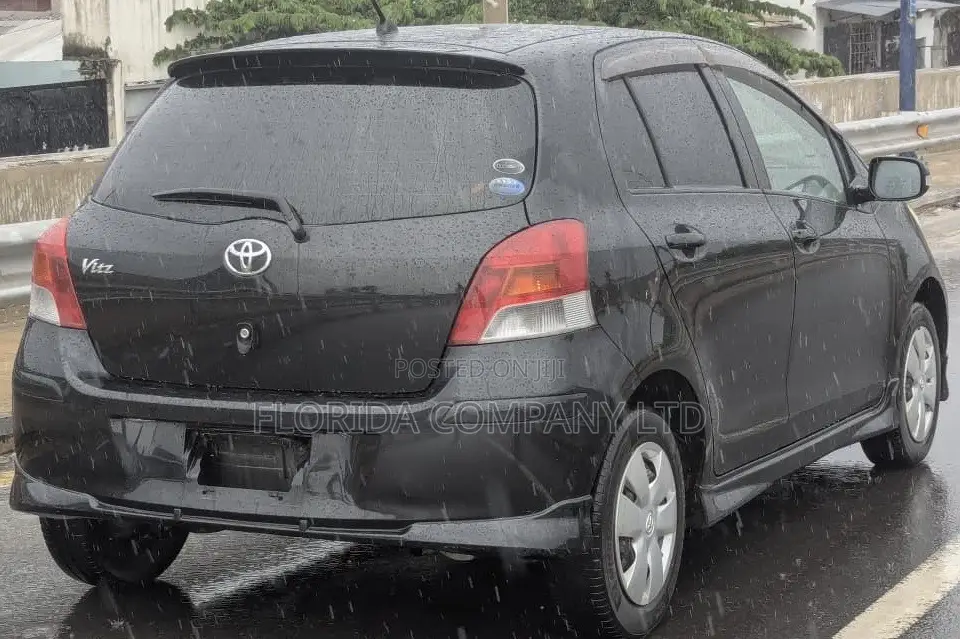 Toyota Vitz 2010 Black