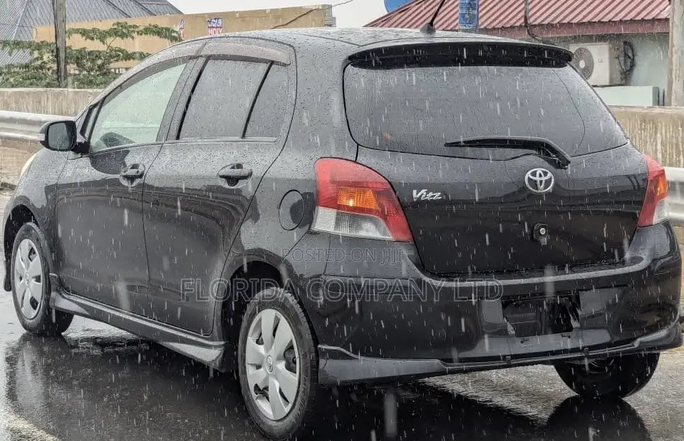 Toyota Vitz 2010 Black