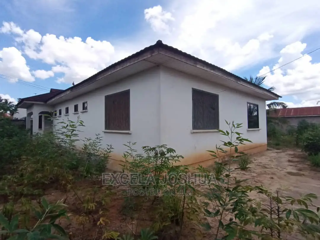 Nyumba Inauzwa, Ipo Mbagara Nzasa. Pia Ina Frame 8