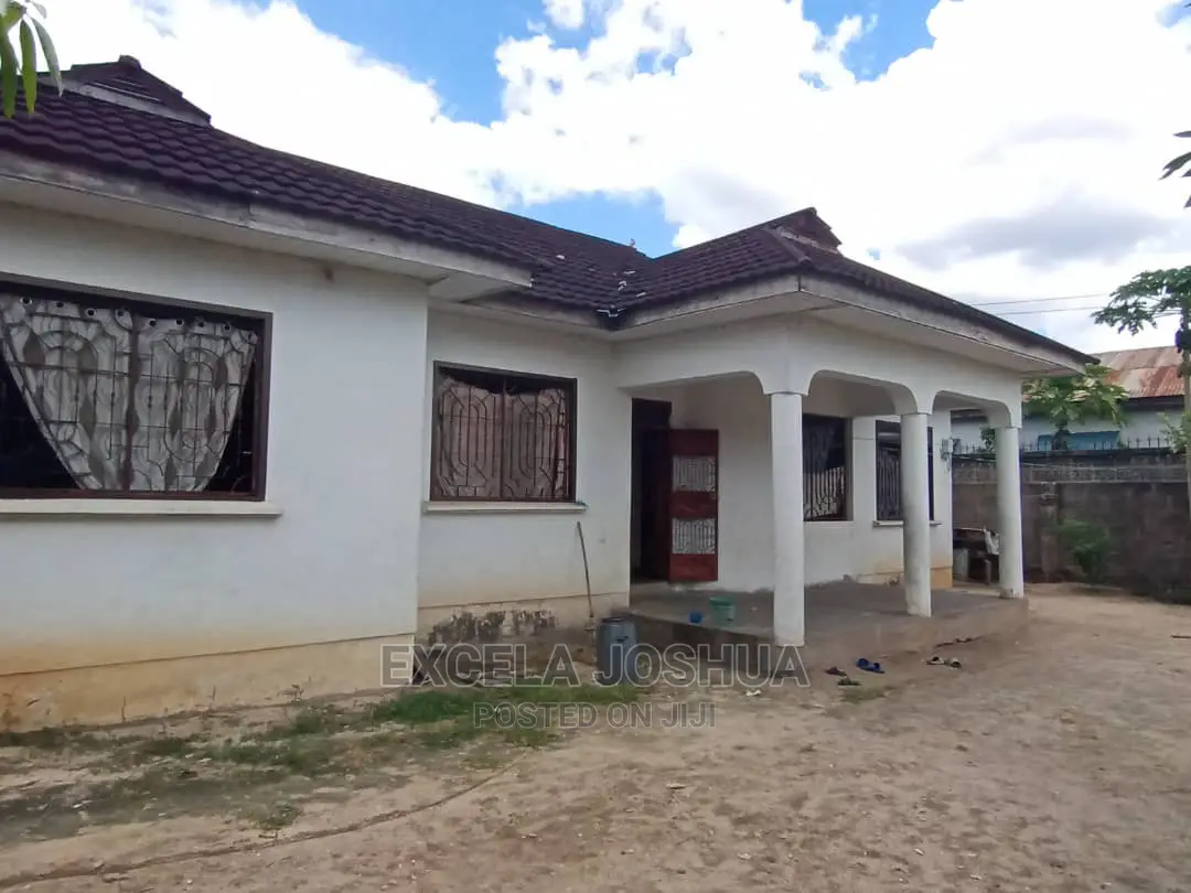 Nyumba Inauzwa, Ipo Mbagara Nzasa. Pia Ina Frame 8