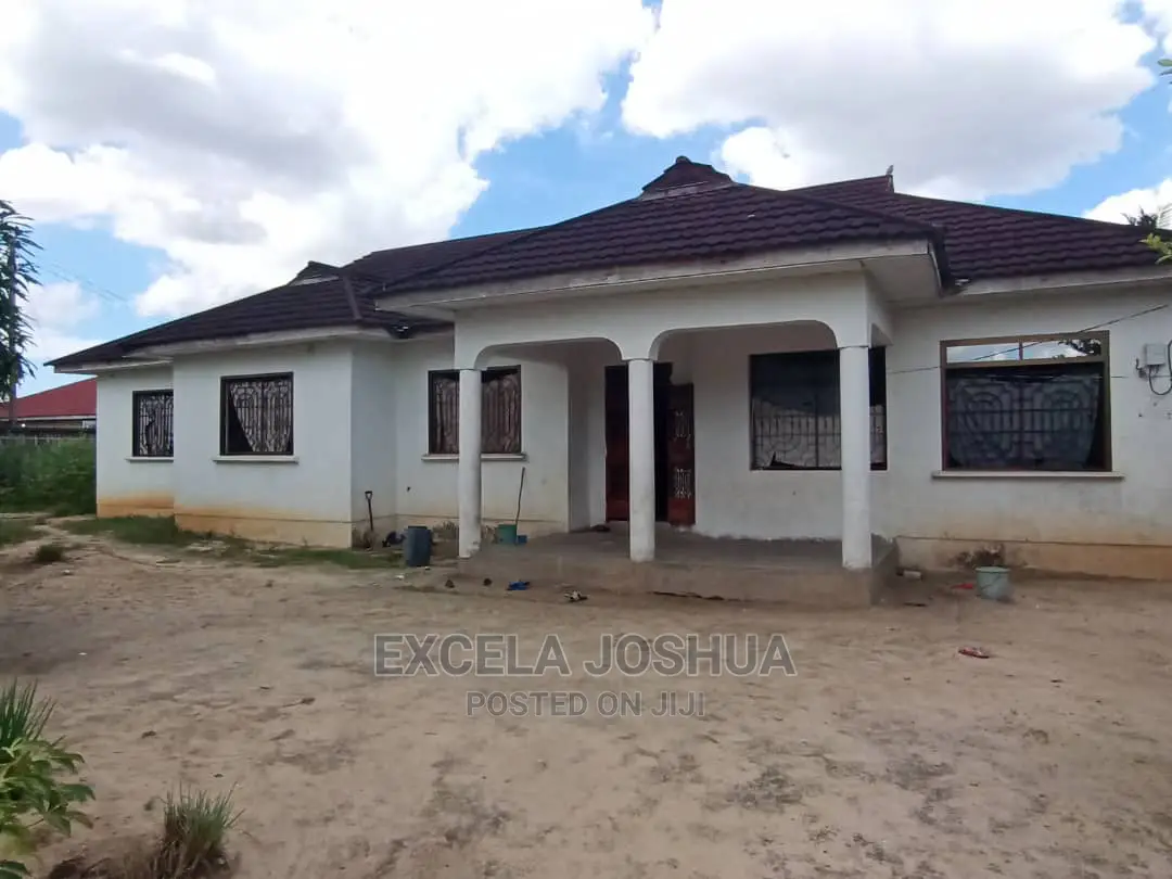 Nyumba Inauzwa, Ipo Mbagara Nzasa. Pia Ina Frame 8
